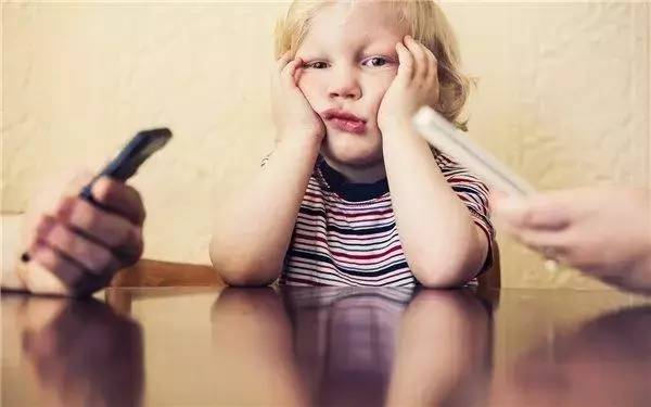 你想毁掉孩子,你就给他一部手机(此文已火)!!!